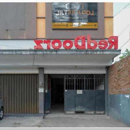 Отель Reddoorz Near Jogja Expo Center 2 Baturetno Экстерьер фото