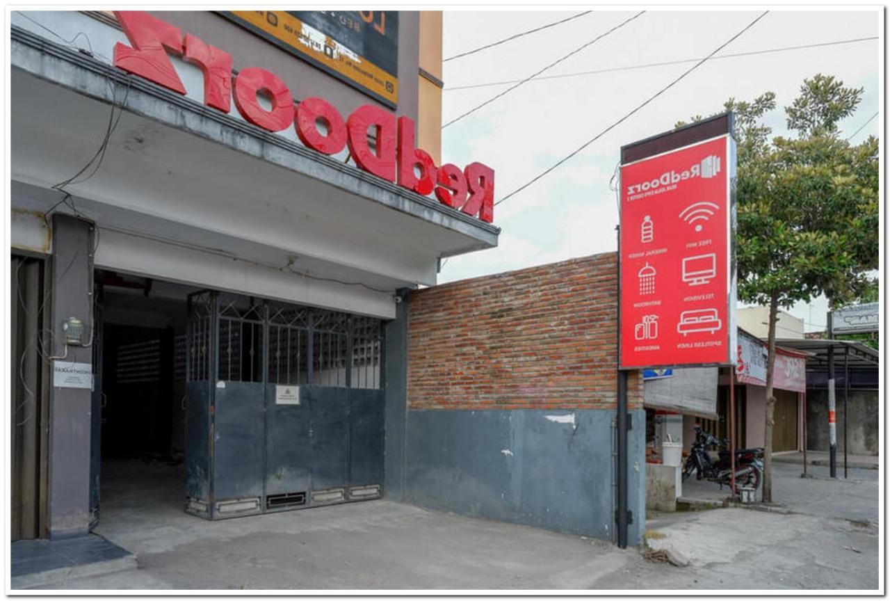 Отель Reddoorz Near Jogja Expo Center 2 Baturetno Экстерьер фото