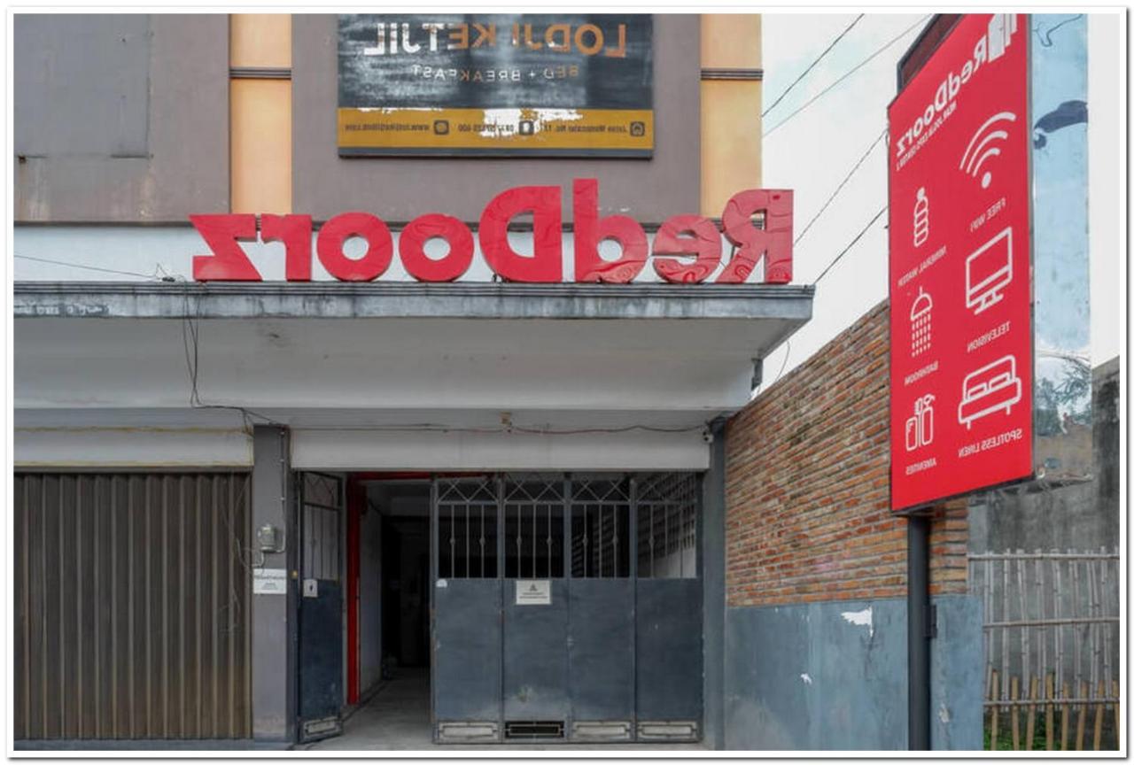 Отель Reddoorz Near Jogja Expo Center 2 Baturetno Экстерьер фото