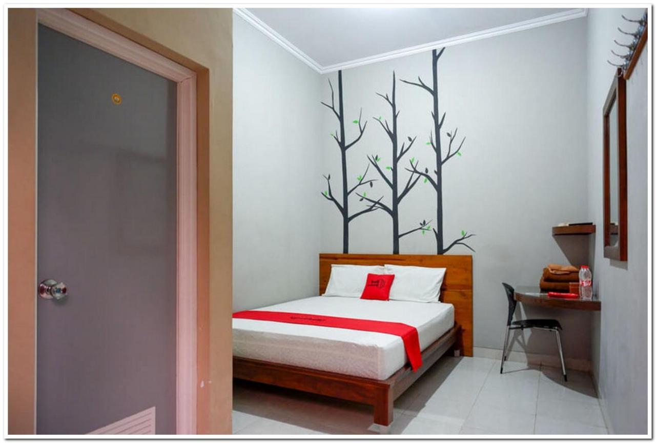 Отель Reddoorz Near Jogja Expo Center 2 Baturetno Экстерьер фото